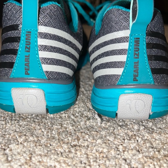Like New Women’s Pearl Izumi EM N1 Trail Running Shoes in Teal and Gray Size 9 - Picture 5 of 6